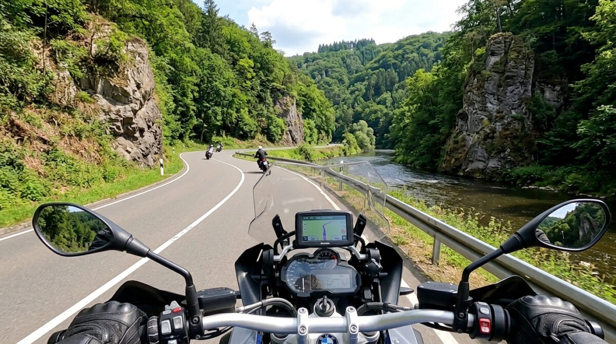 Motorrad-fahren-Hotel-Hauer-1200x670.jpg